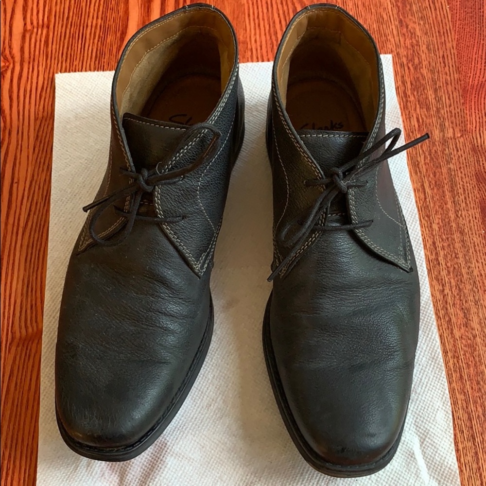 CLARKS Men’s Holmby Top Chukka Boot Black Size 10